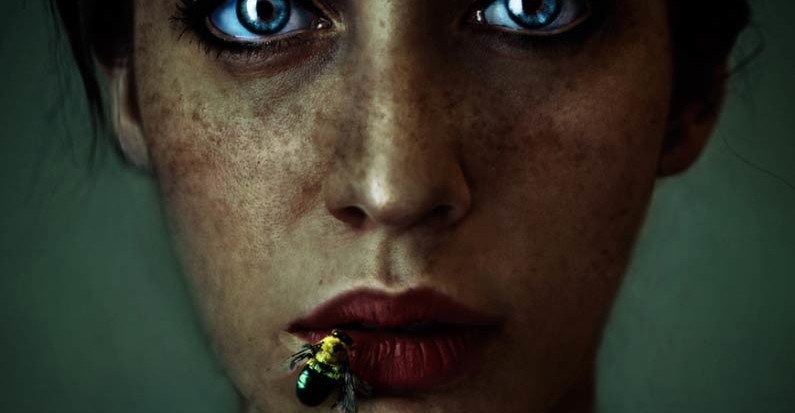 self-portrait-photography-by-lc3addia-vives-featured-795x413