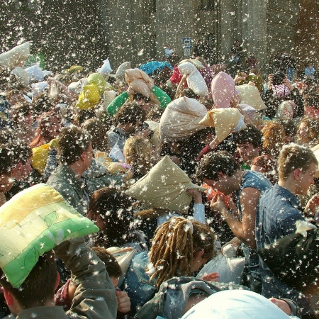 Μαξιλαροπόλεμος σε... τρία, δύο, ένα!