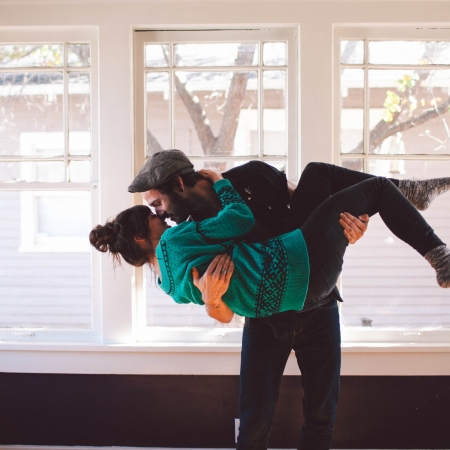 Να ζήσουμε το παράλογο