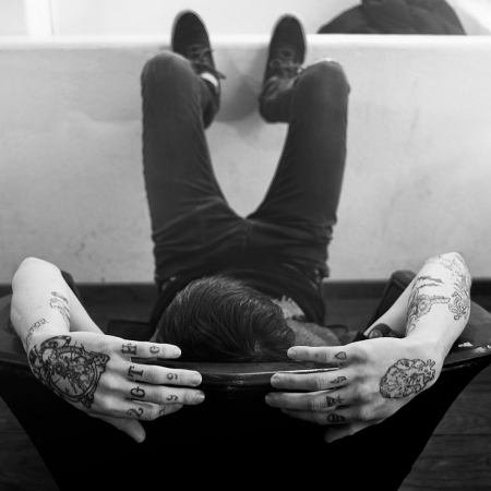 Να 'σαι μόνος ή να μην είσαι;