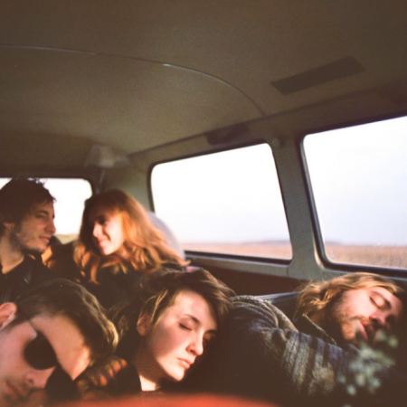 Όποιος ενδιαφέρεται δε σε κρύβει