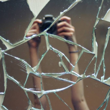 Oι άνθρωποι διαφημίζουν κυρίως τη δυστυχία τους