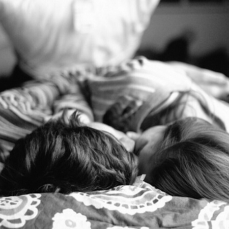 Ευτυχισμένη σχέση είναι εκείνη που το βράδυ κανείς απ' τους δύο δε σκέφτεται κάποιον άλλον