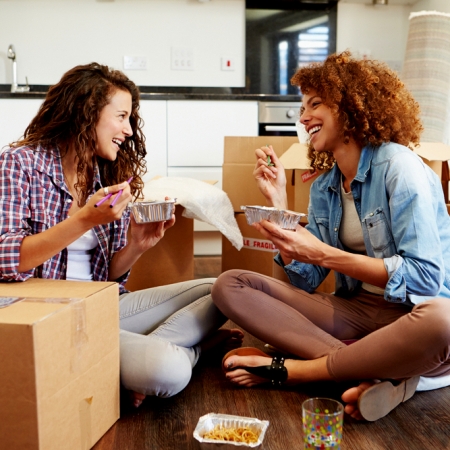 Η μετακόμιση είναι πιο εύκολη όταν σε βοηθάνε φίλοι