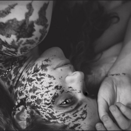 Εσύ που πάντα φεύγεις βιαστικά