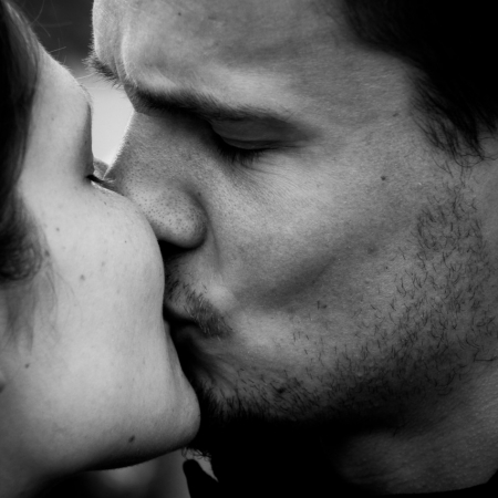 Μόνο εμένα θέλω να φιλάς