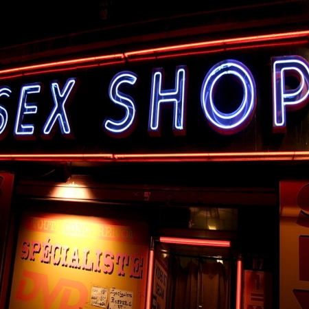 Επομένος σταθμός: Sex Shop