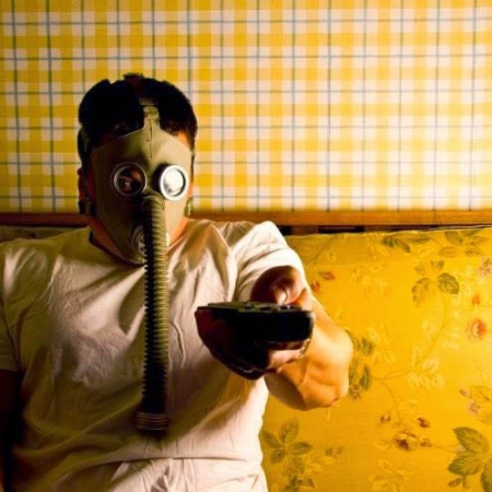 Ο καναπές που ρούφηξε τον πατέρα