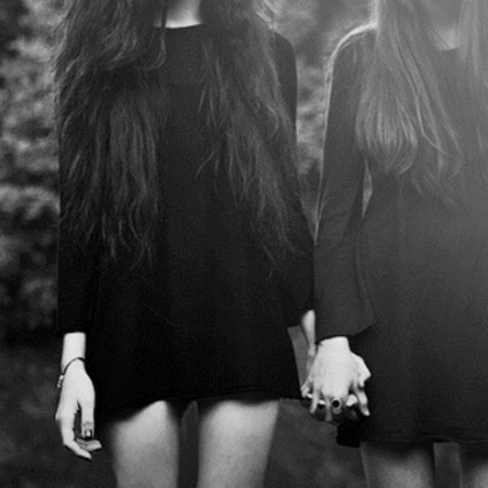 Εσύ που κουνάς το δάχτυλο κοίτα την καμπούρα σου