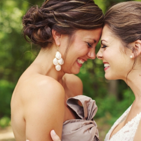 Η κουμπαριά είναι επισφράγιση φιλίας