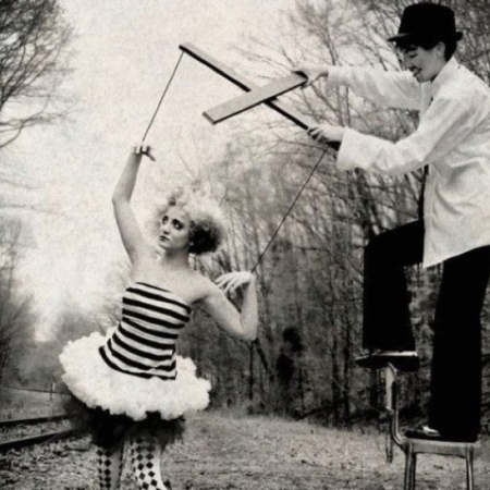 Μαριονέτες είμαστε μωρό μου