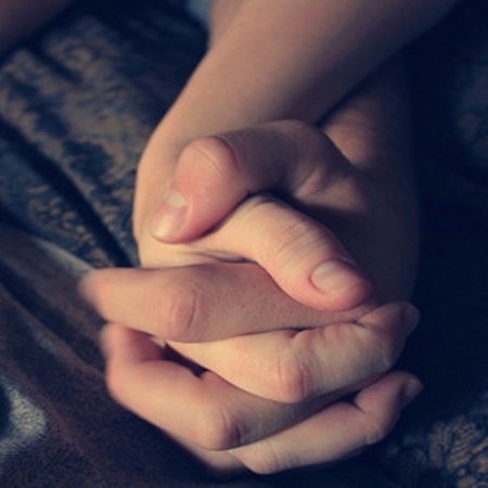 Μη με κρατάς άλλο μακριά