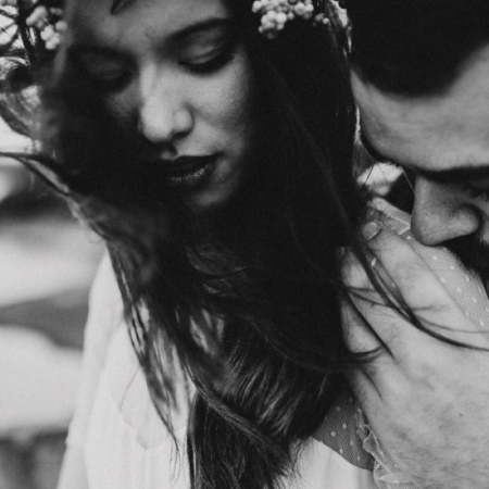 Έχω ξεχάσει το πρόσωπό σου μα θυμάμαι όσα μ' έκανες να νιώσω