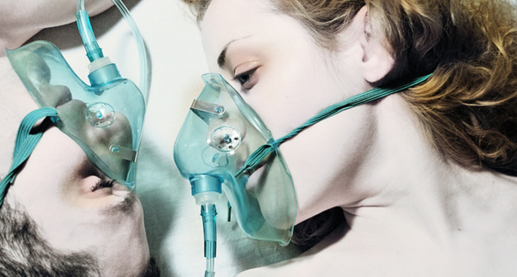 Глоток кислорода. Гипоксия и гипероксия. Кислородная маска. Оксигенотерапия кислородная подушка.