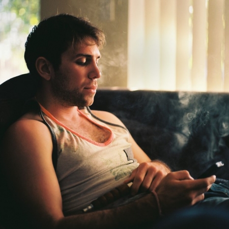 Πουλάνε άνεση πίσω από μια οθόνη κι από κοντά δε μας ξέρουν