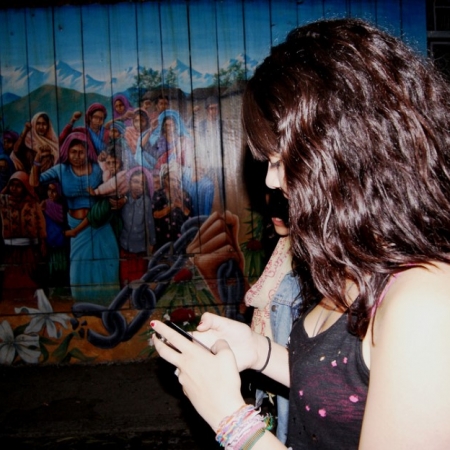 Δε σου αξίζουν μεθυσμένα μηνύματα