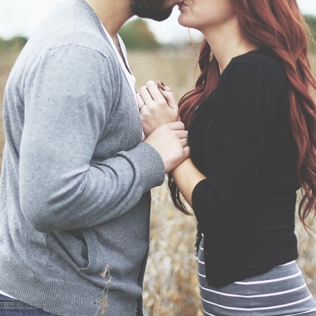 Και ξαφνικά όλοι γύρω μας αρραβωνιάζονται