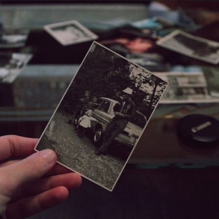 Ψάχνοντας σε παλιά οικογενειακά άλμπουμ βρίσκεις θησαυρούς