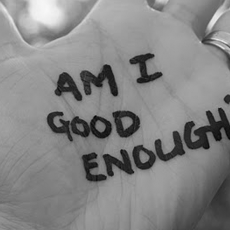 Εμείς οι ανασφαλείς έχουμε πάντα την ανάγκη ν' ακούμε έναν καλό λόγο