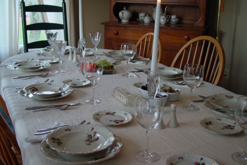 Πόσο βαριόμαστε τα τεράστια οικογενειακά τραπέζια