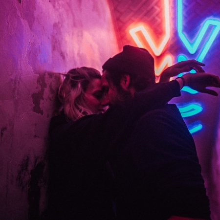 Γίνεσαι το τρίτο πρόσωπο επειδή απλώς φοβάσαι τις δεσμεύσεις