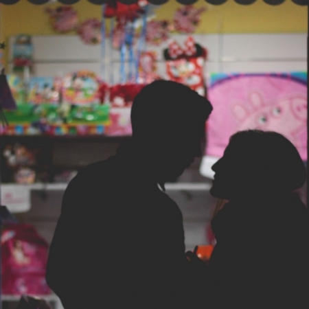 Οι φίλοι δεν κοιτάζονται στο στόμα