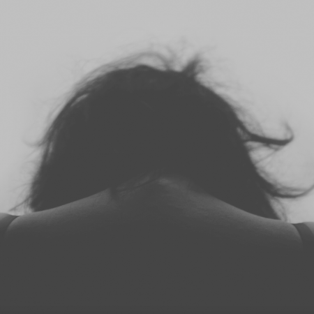 Το να βρίσκεσαι ανάμεσα σε δυο ανθρώπους είναι δύσκολο