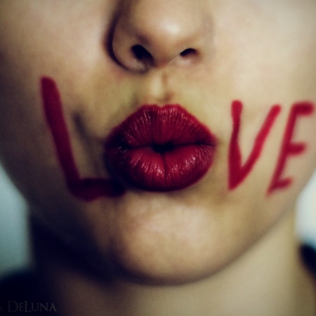 Φοβάσαι να νιώσεις