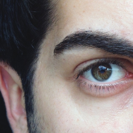 Τα καστανοπράσινα μάτια είναι μυστηριώδη κι ιδιαίτερα
