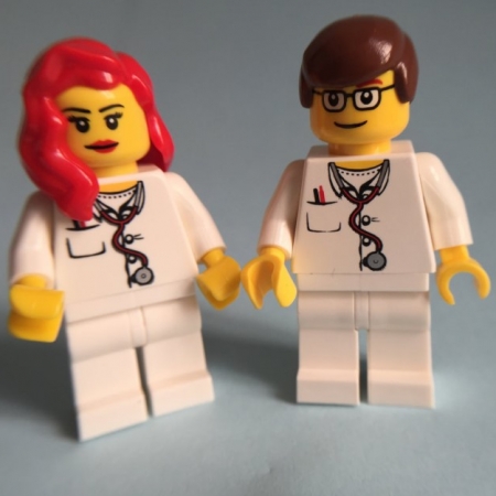 Οι ιατροί είναι σούπερ σέξι γιατί μας κάνουν να νιώθουμε ασφάλεια