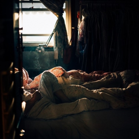 Απομυθοποιείς και τα βλέπεις όλα αλλιώς