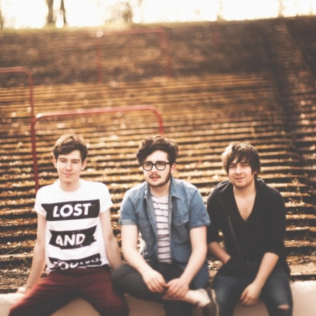 Οι εργένηδες αποφεύγουν την παρέα με ζευγάρια