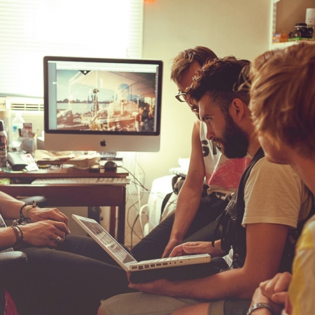 Όσο πιο διαφορετική η παρέα τόσο πιο ενδιαφέρουσα