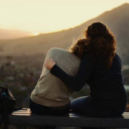 Οι φίλοι μένουν