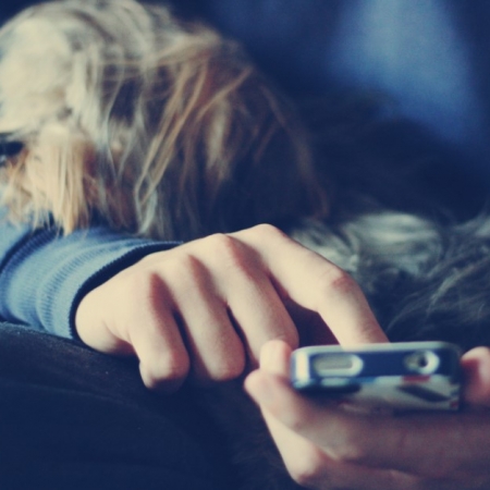 Θες να ξεπεράσεις κάποιον και τα social media δε σ' αφήνουν