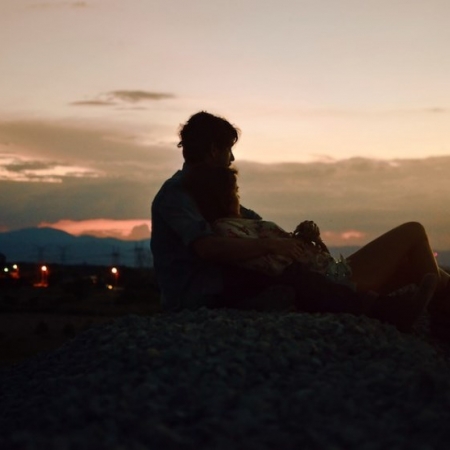 Σε μια αγκαλιά χώρεσαν όλα τα «να προσέχεις»