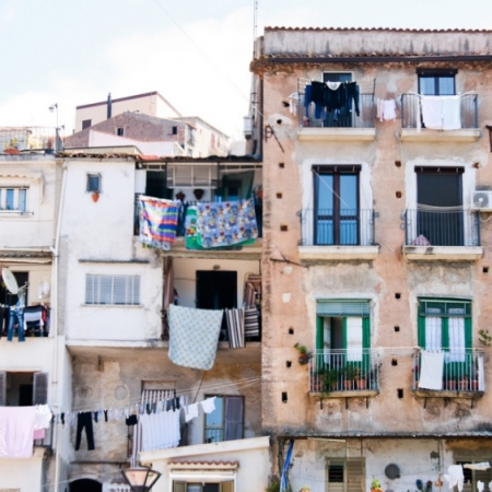 Τη γειτονιά σου να την αγαπάς