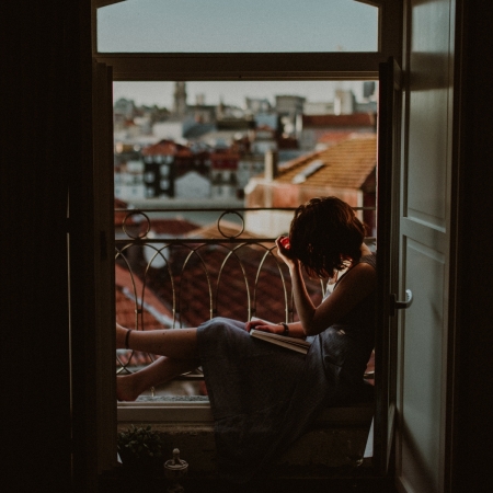 Σε κάποιο μπαλκόνι σε περιμένει η αγάπη