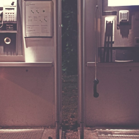 Η μεταμεσονύχτια επικοινωνία απαγορεύεται