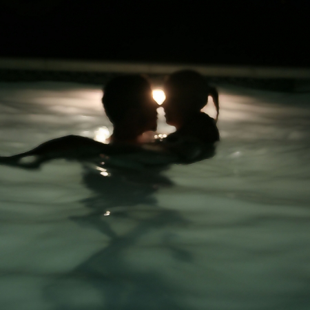 Βραδινό μπάνιο γυμνοί!