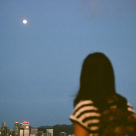 Καλοκαιρινές φεγγαράδες κι ερωτευόμαστε ακόμα και τον αέρα