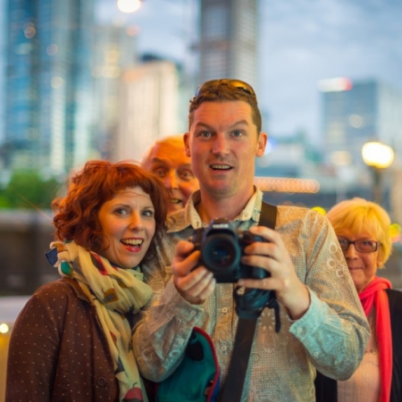 Γονείς που ισορροπούν ανάμεσα στη φροντίδα και την παρότρυνση