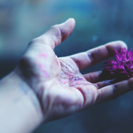 Η ευτυχία δε συμπαθεί τους δειλούς