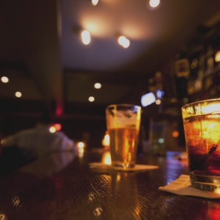 Μιλάω σε αγνώστους στα μπαρ για σένα