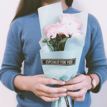 Κανείς δε δίνει χωρίς να περιμένει να πάρει