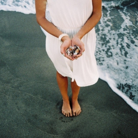 Σ’ ένα μπάνιο παίρνουν το χρώμα ολόκληρου καλοκαιριού