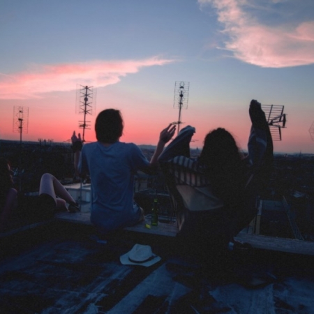 Γιατί όσοι έχουν σχέση γίνονται προξενήτρες;