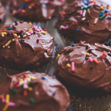 Οι φίλοι φέρνουν γλυκά, οι κολλητοί έρχονται και μας τα τρώνε!