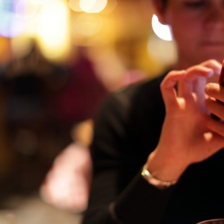 10 λόγοι να μην ψάξεις το κινητό του συντρόφου σου