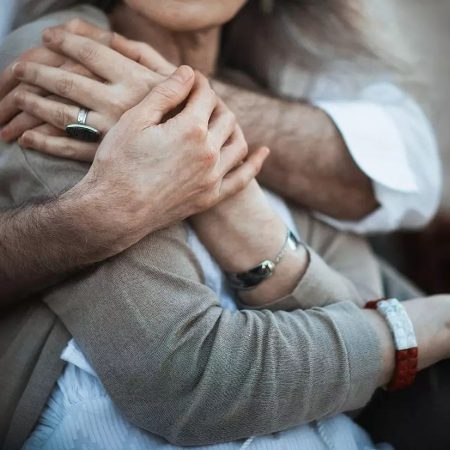 Χαιρόμαστε να βλέπουμε τους γονείς μας ερωτευμένους